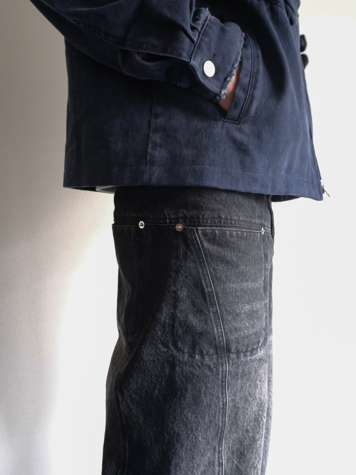3-PANEL SCULPTED DENIM
